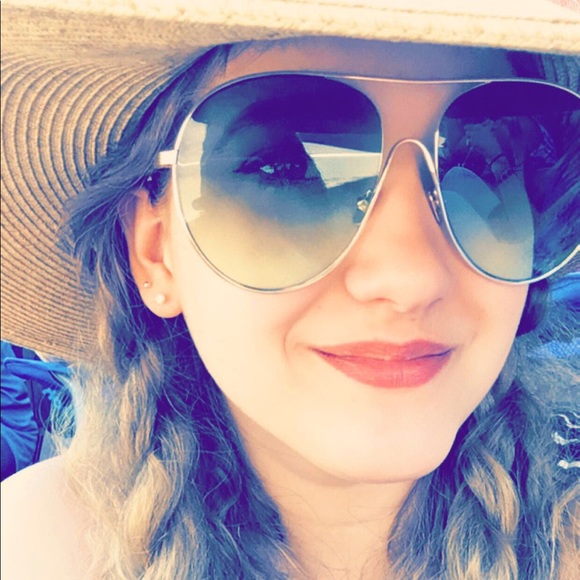 Meet your Posher, Tabitha - Picture 2 of 2